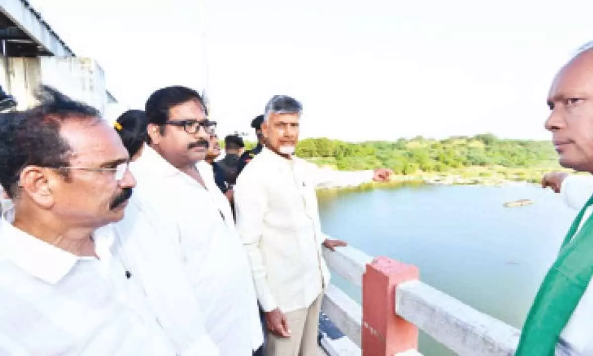 TDP president Nara Chandrababu Naidu showing the washed away gate of Gundlakamma Project in Ongole on Sunday