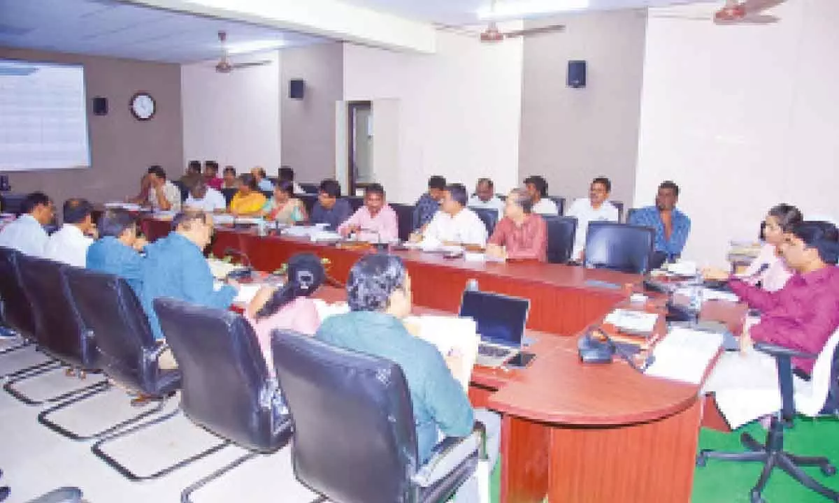Palnadu district Collector Siva Shankar Lotheti addressing a meeting at the Collectorate in Guntur on Sunday