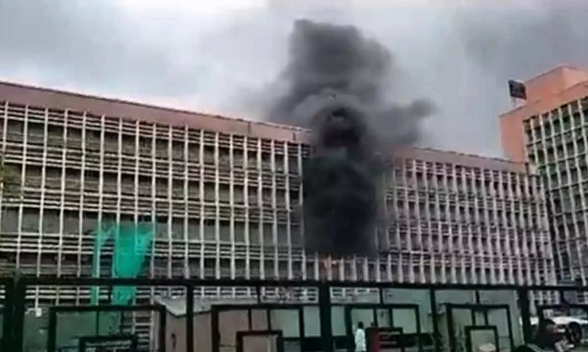 Delhi Breaking News: Fire Erupts In AIIMS Delhis Endoscopy Chamber; Swift Response Controls Situation