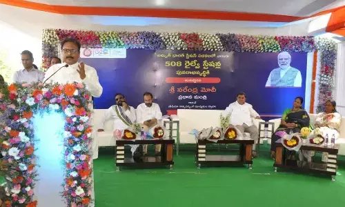 Kurnool MP De Sanjeev Kumar addressing after the inauguration of Amruth Bharat Station scheme in Kurnool railway station on Sunday. MLA Hafeez Khan and Mayor B Y Ramaiah are also seen.