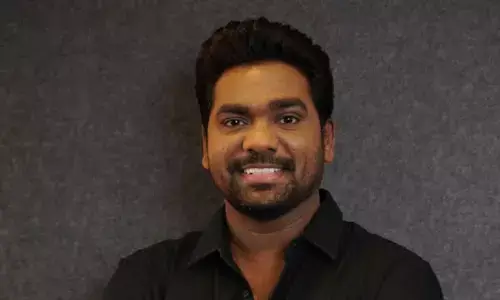 Zakir Khan Becomes First Indian Comedian To Perform At Royal Albert Hall