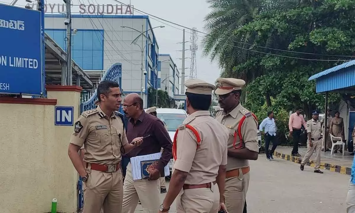 DCP Vishal Gunny and other officials monitoring police  bandobust near the Vidyut Soudha in Vijayawada on Tuesday
