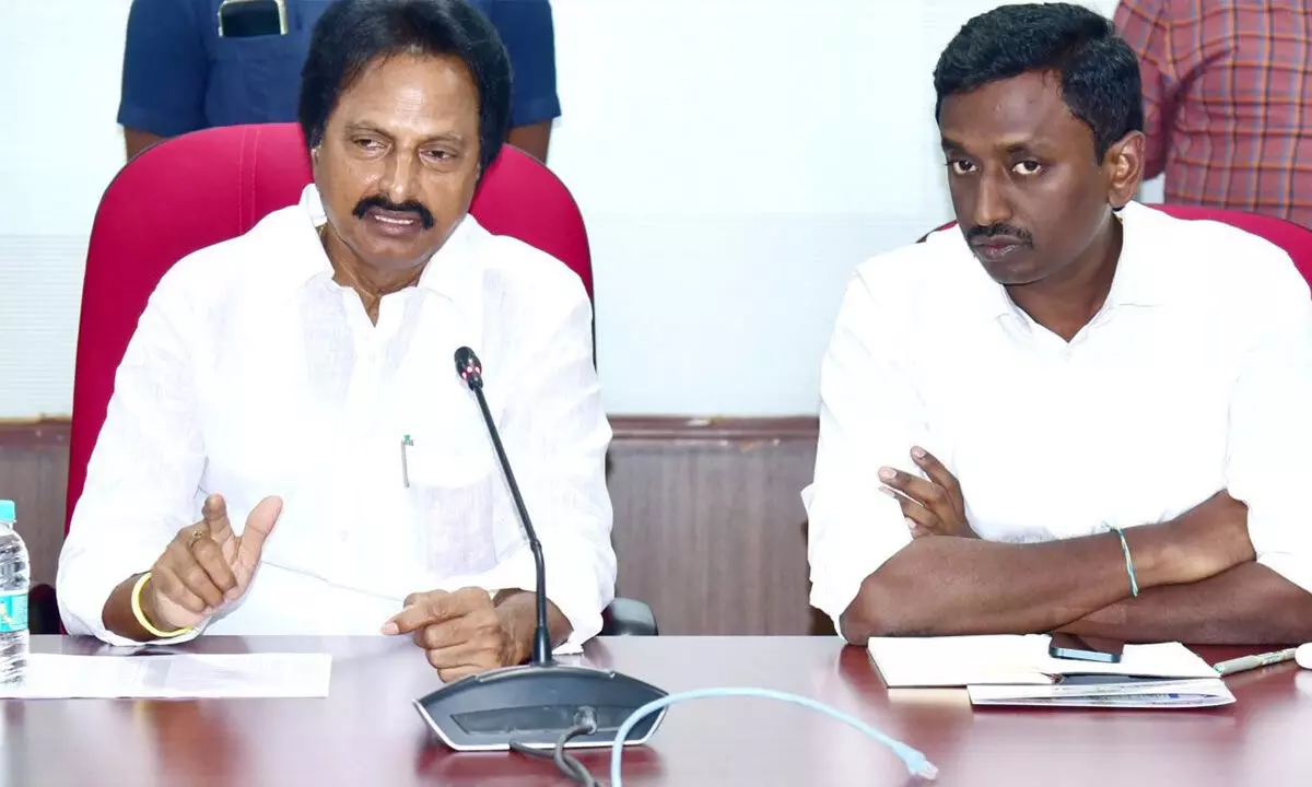 Andhra Pradesh State Fibernet Limited (APSFL) Chairman P Gowtham Reddy  addressing multi system operators (MSOs) and local cable operators in Vijayawada on Wednesday. APSFL MD M Madhu Sudhan Reddy is also seen.
