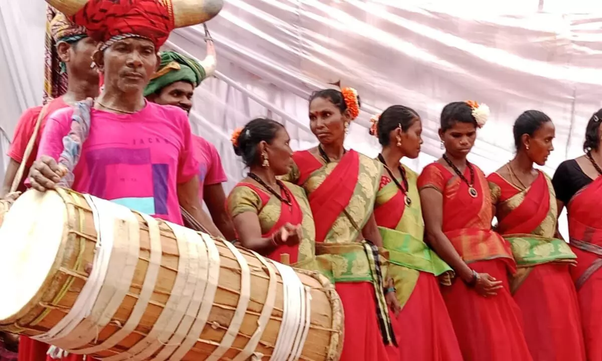Grandeur marks Adivasi Day celebration