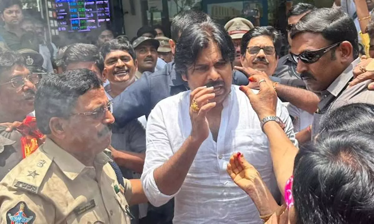 Pawan Kalyan arrives in Vizag, police impose restrictions