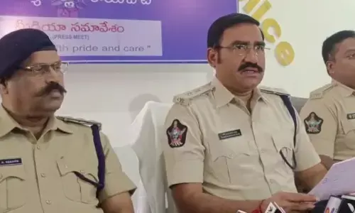 Annamayya district SP R Gangadhar Rao speaking to the media on the case registered against TDP supremo N Chandrababu Naidu in Rayachoti on Wednesday