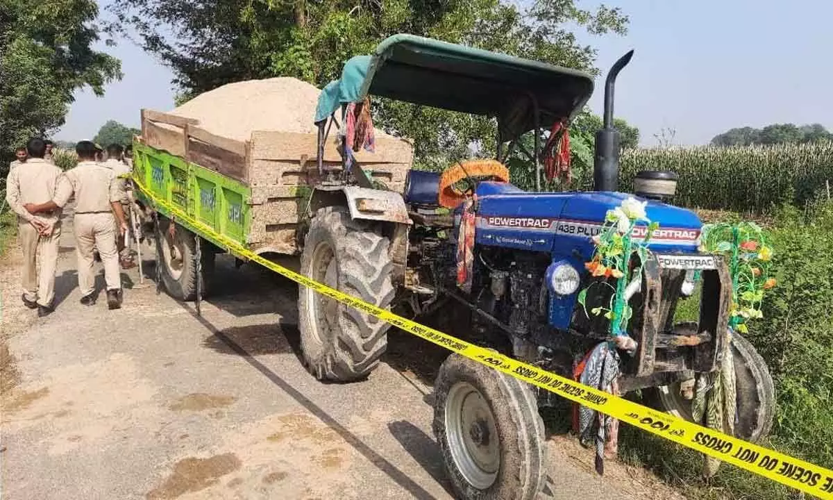 Cops seize 4 tractors carrying sand illegally