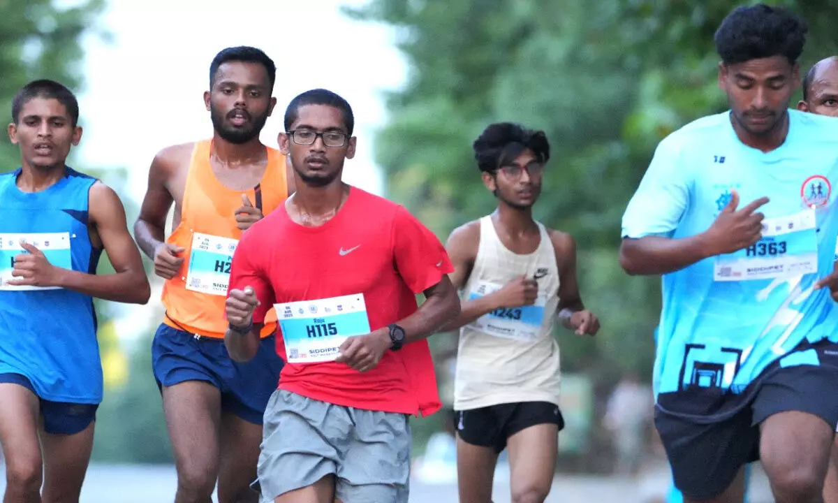 Ramesh Chandra Ramavat and Uma bag honours in Half Marathon in Siddipet