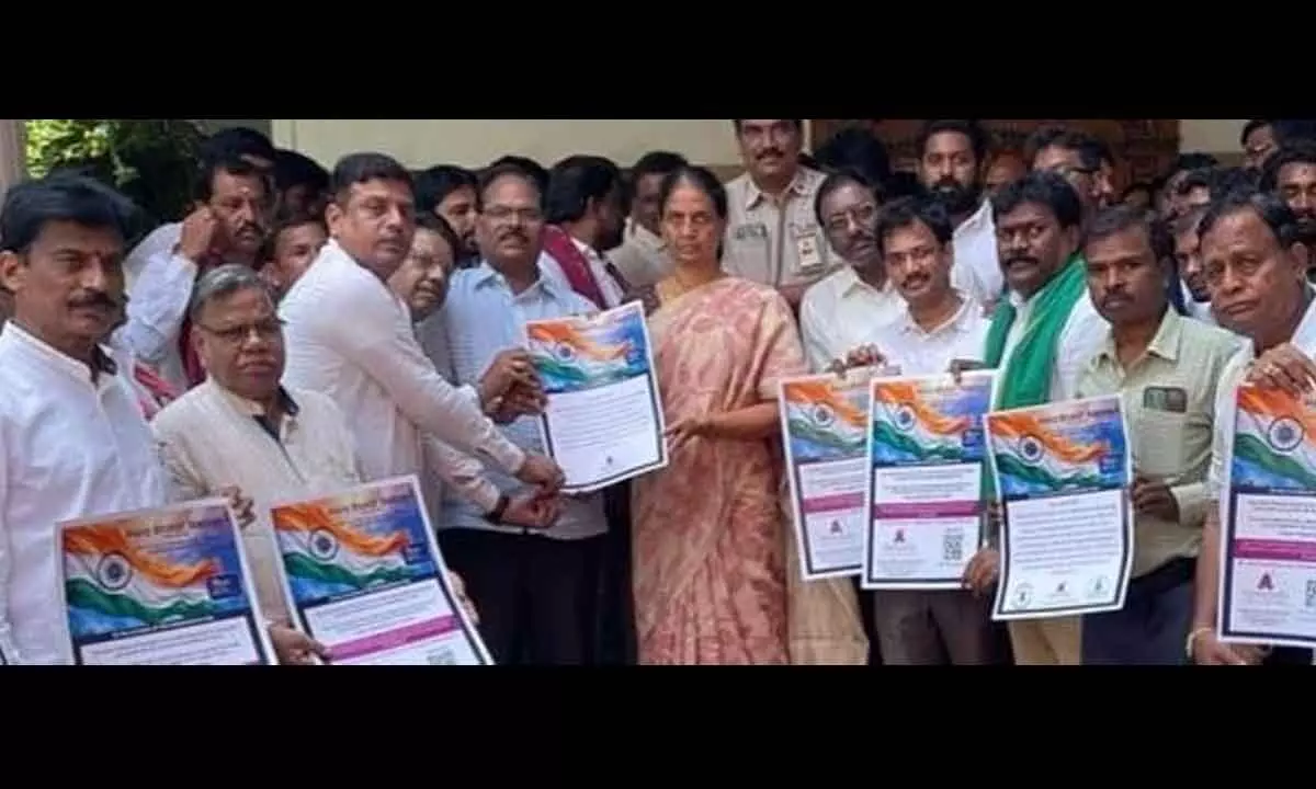 Sabitha launches brochure of Vishwaguru World Records pledge programme