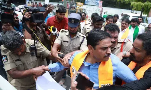 BJP, JSP activists stage protest over diversion of  panchayat funds