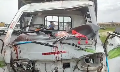 Ten people killed in Gujarat road accident