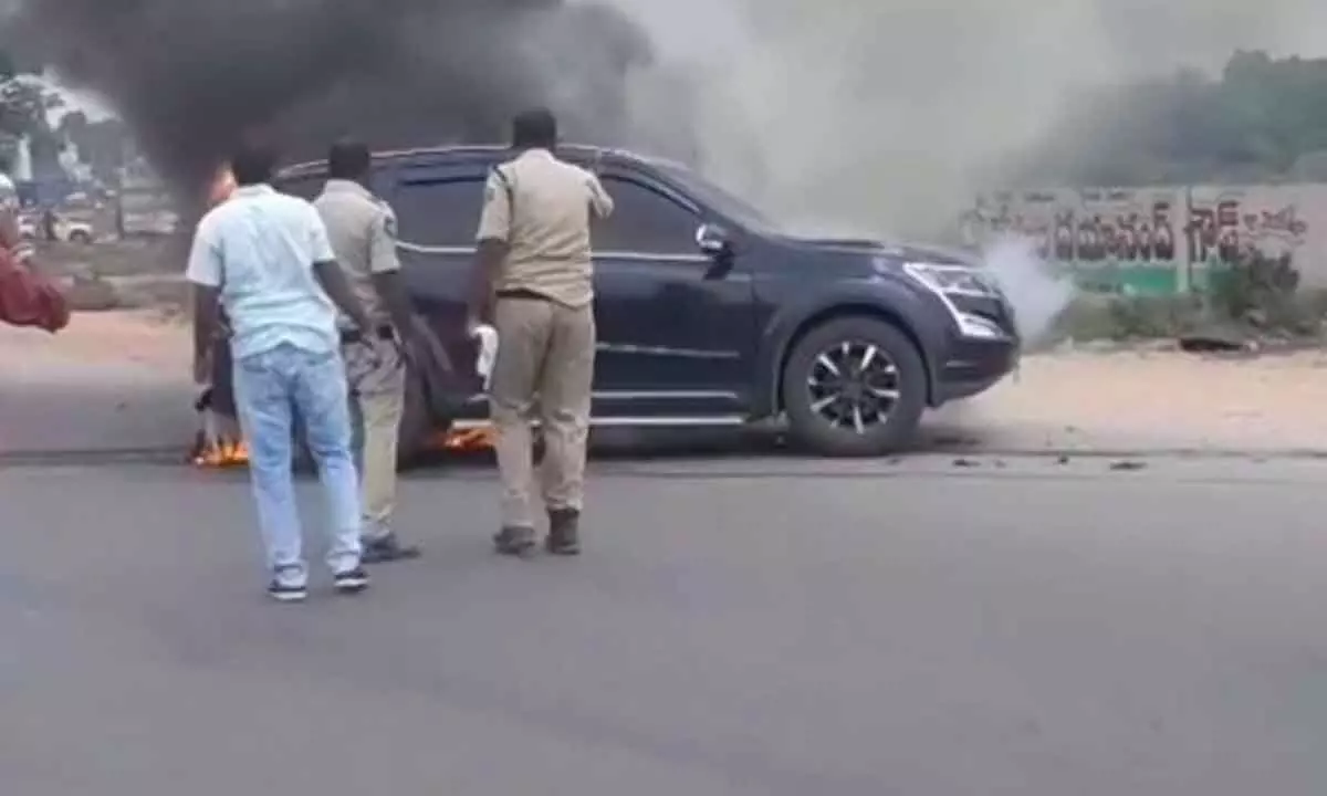 Hyderabad: Fire breaks out in a car at Hayathnagar