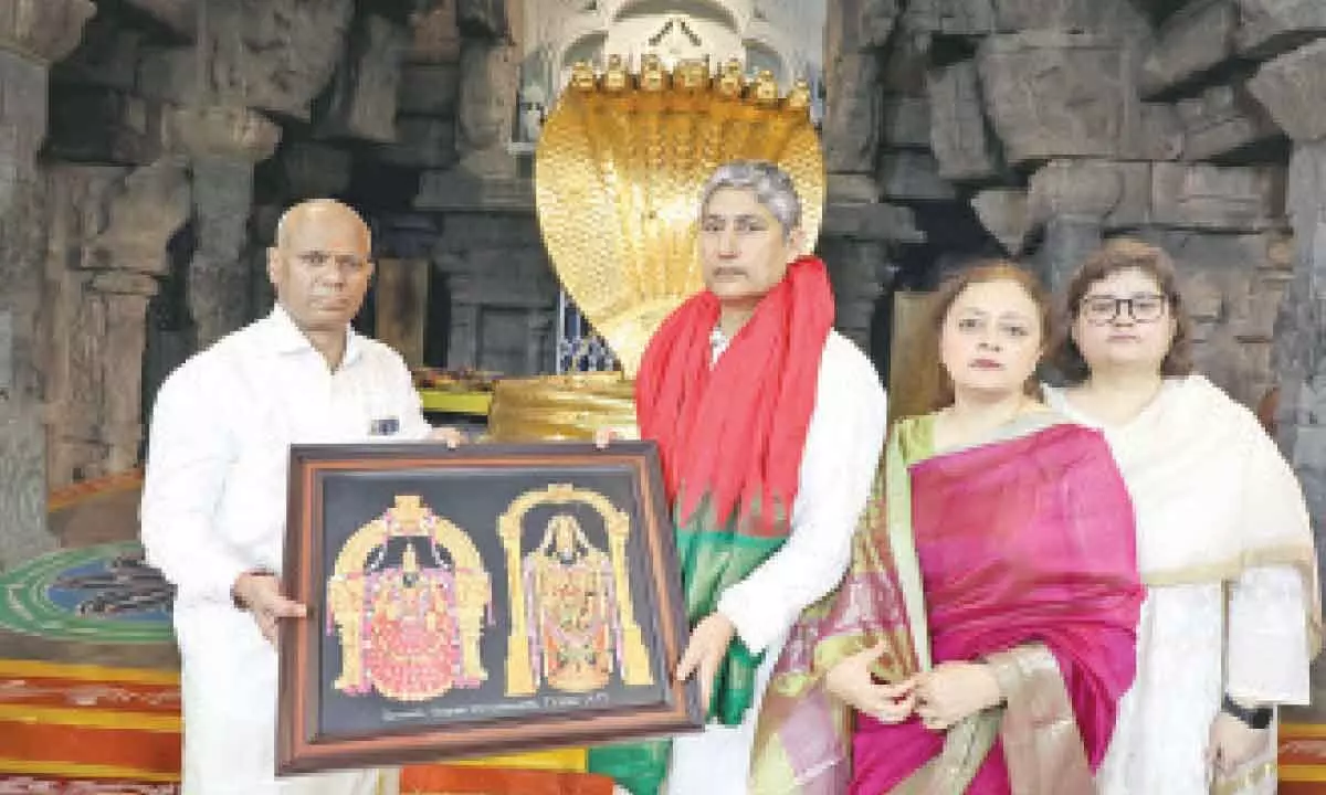 Tirumala: High Court CJ offers prayers at Srivari temple