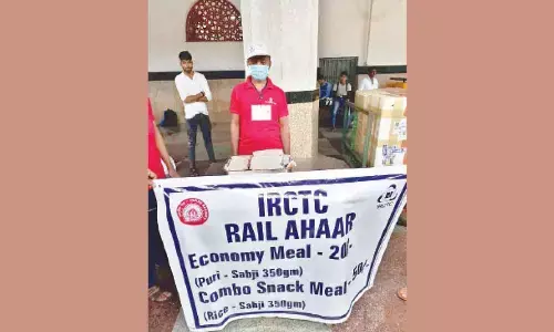 Guntakal: Poor publicity hits ‘economy food’ scheme in trains