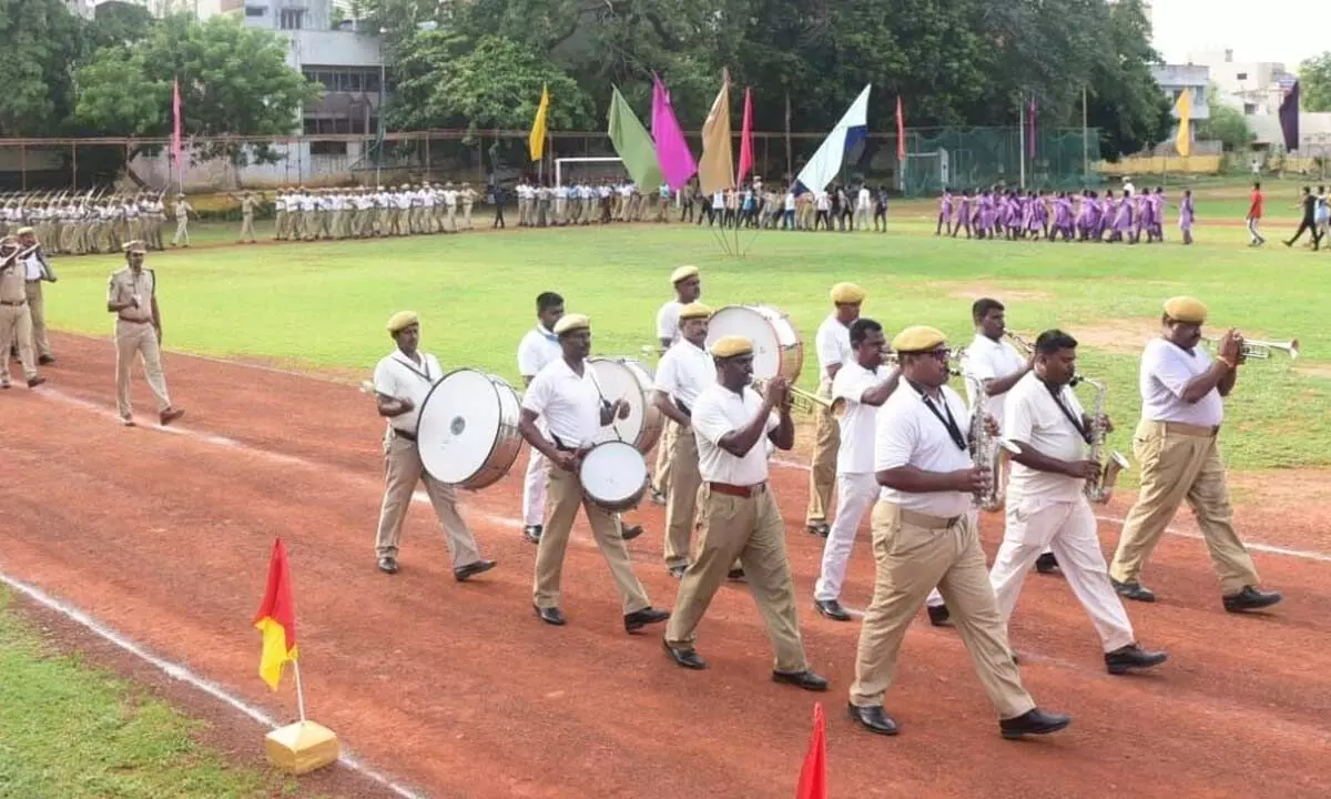 Police conducting rehearsals at police parade grounds in Kadapa on Sunday ahead of Independence Day