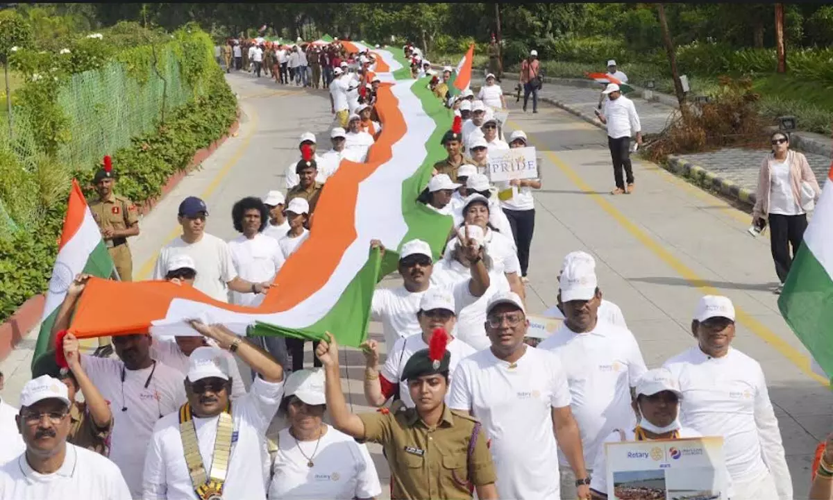Rotarians join in ‘Tri Colour Walk’ on the eve of 77th Indian Independence Day at Necklace Road!