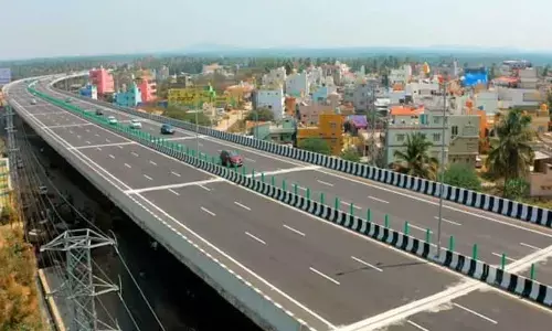 Two commuters in Bengaluru -Mysuru robbed at knife point