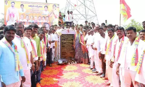 Sabitha Indra Reddy marks commencement of Mudiraj project