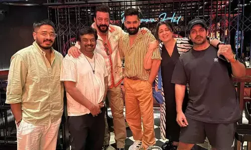 ‘Double iSmart’ team is having all smiles in Thailand