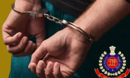 South Delhi school teacher dragged by bike-borne snatchers