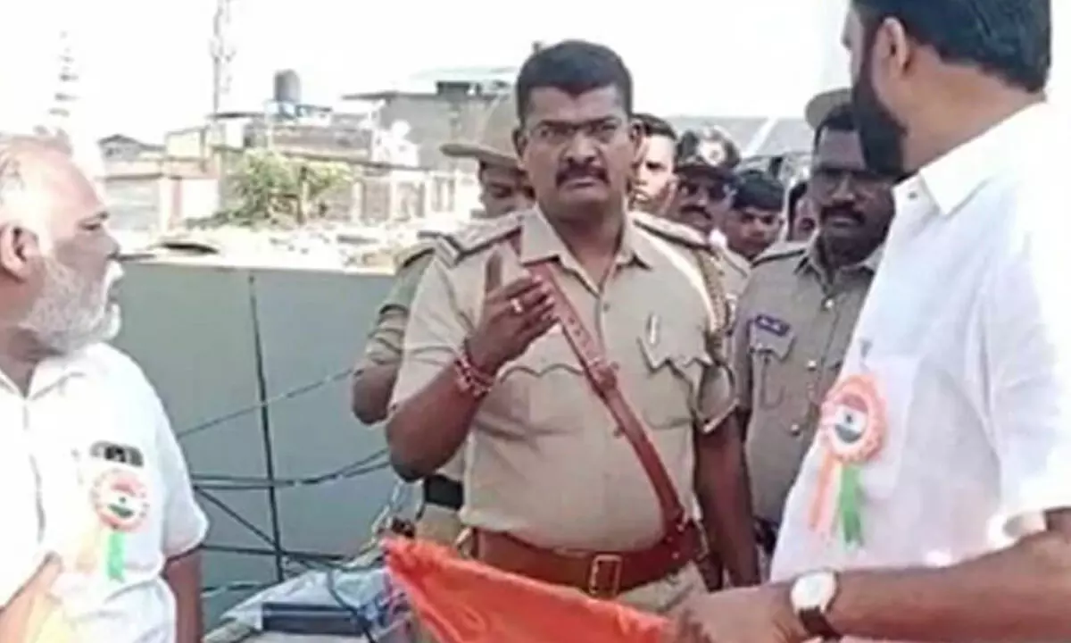 Ktaka Police thwart attempt to hoist saffron flag alongside Tricolour in Belagavi