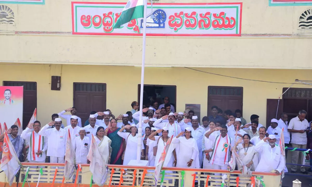 Congress leaders taking part in 77th Independence Day celebrations at Andhra Ratna Bhavan in Vijayawada on Tuesday