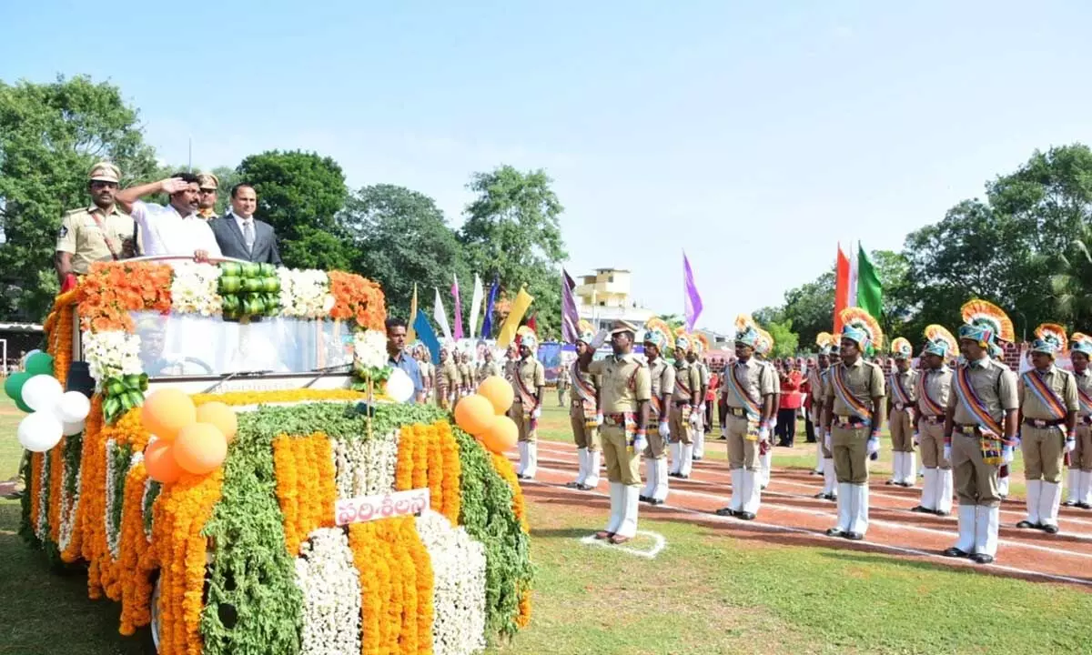 District in-charge Minister and MA&UD Minister Dr A Suresh accepting guard of honour from police on 77th Independence Day at police parade grounds in Kadapa on Tuesday