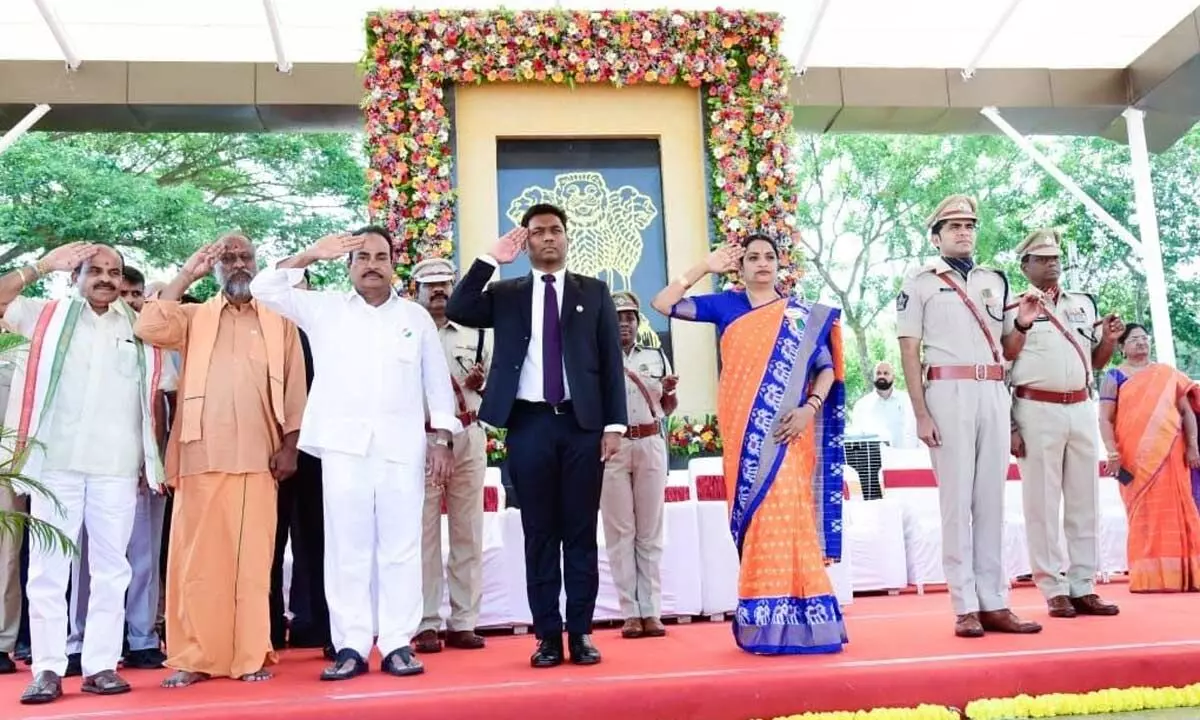 District in-charge Minister Ushasri Charan, district Collector Shanmohan, SP Rishanth Reddy and ZP Chairman Srinivasulu participating in Independence Day celebrations at police parade grounds in Chittoor on Tuesday