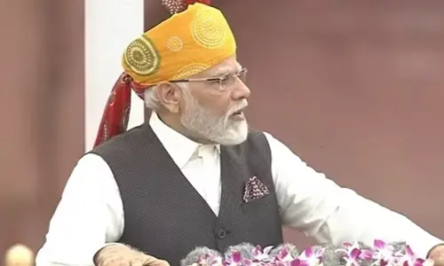 Centre to provide 15000 drones for agrirtech sector and SHGs