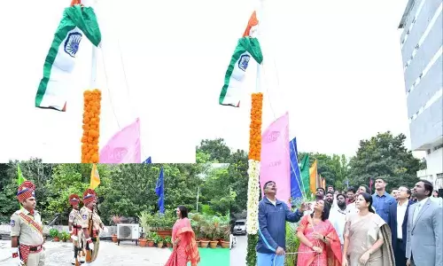 Independence Day Celebrations at GHMC: Mayor Gadwal Vijayalakshmi unfurled the National Flag