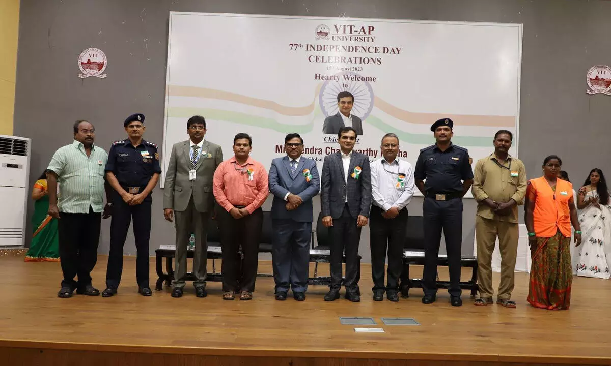 Jitendra Chakravarthy Putcha, Global Head of Data, Analytics, AI, LTI Mind Tree and vice-chancellor of VIT-AP University felicitating six unsung heroes at the university on Tuesday as part of Independence Day celebrations