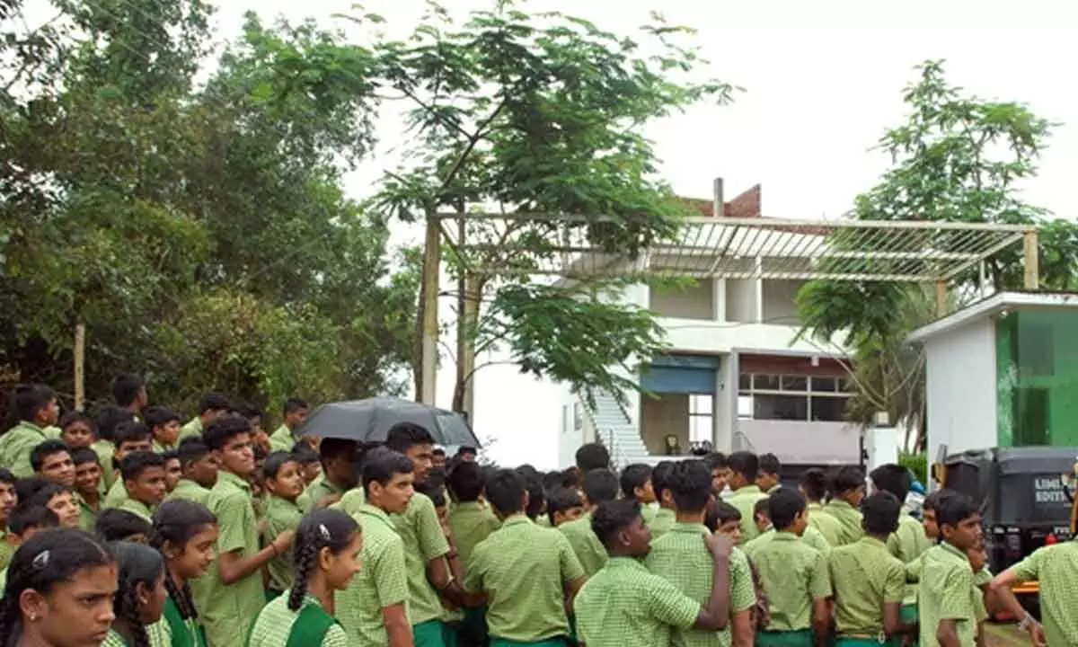 Karkala: Bar licence near school limits, students protest on Independence Day
