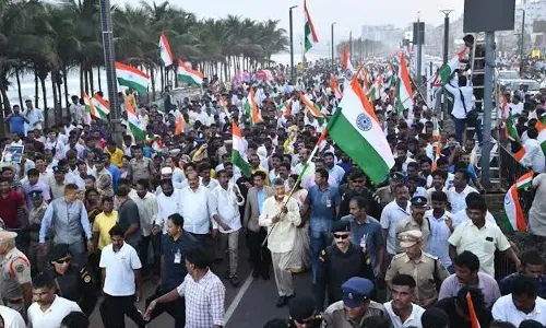 Telugu Desam Party national president Nara Chandrababu Naidu participating in the national integration rally organised at Beach Road in Visakhapatnam on Tuesday