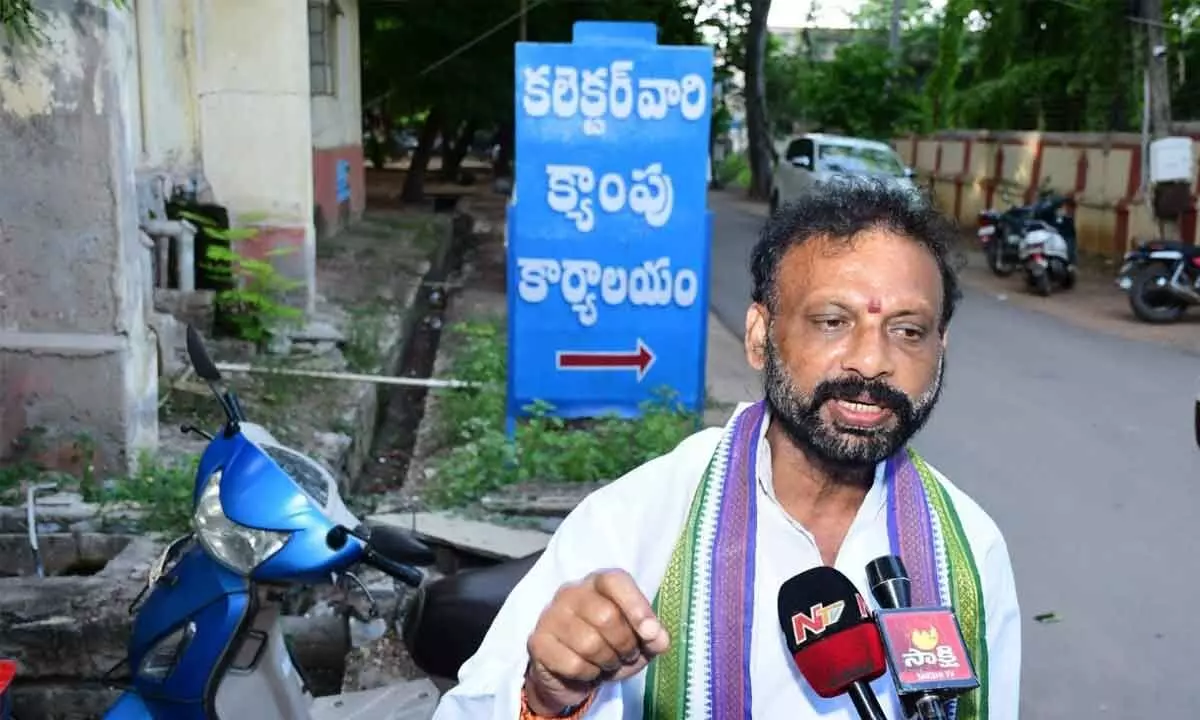 Mayor BY Ramaiah speaking to the media near the Collector camp office in Kurnool on Wednesday