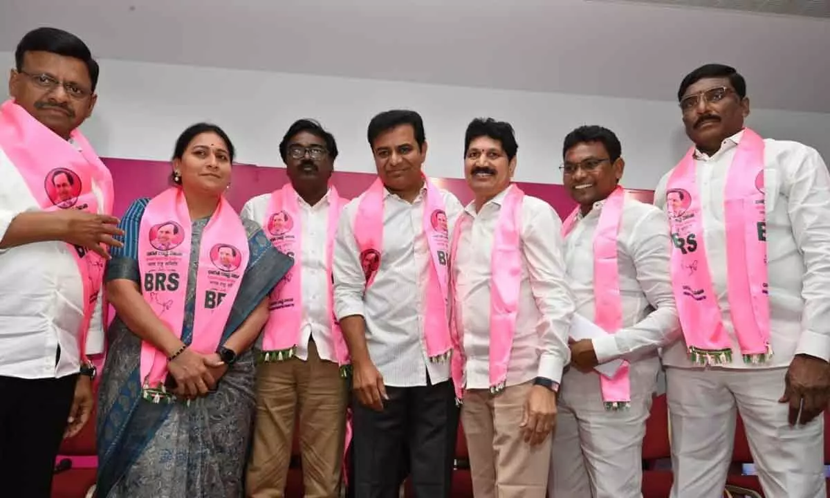 KTR mantra: Pocket money from Oppn parties, vote for pink party