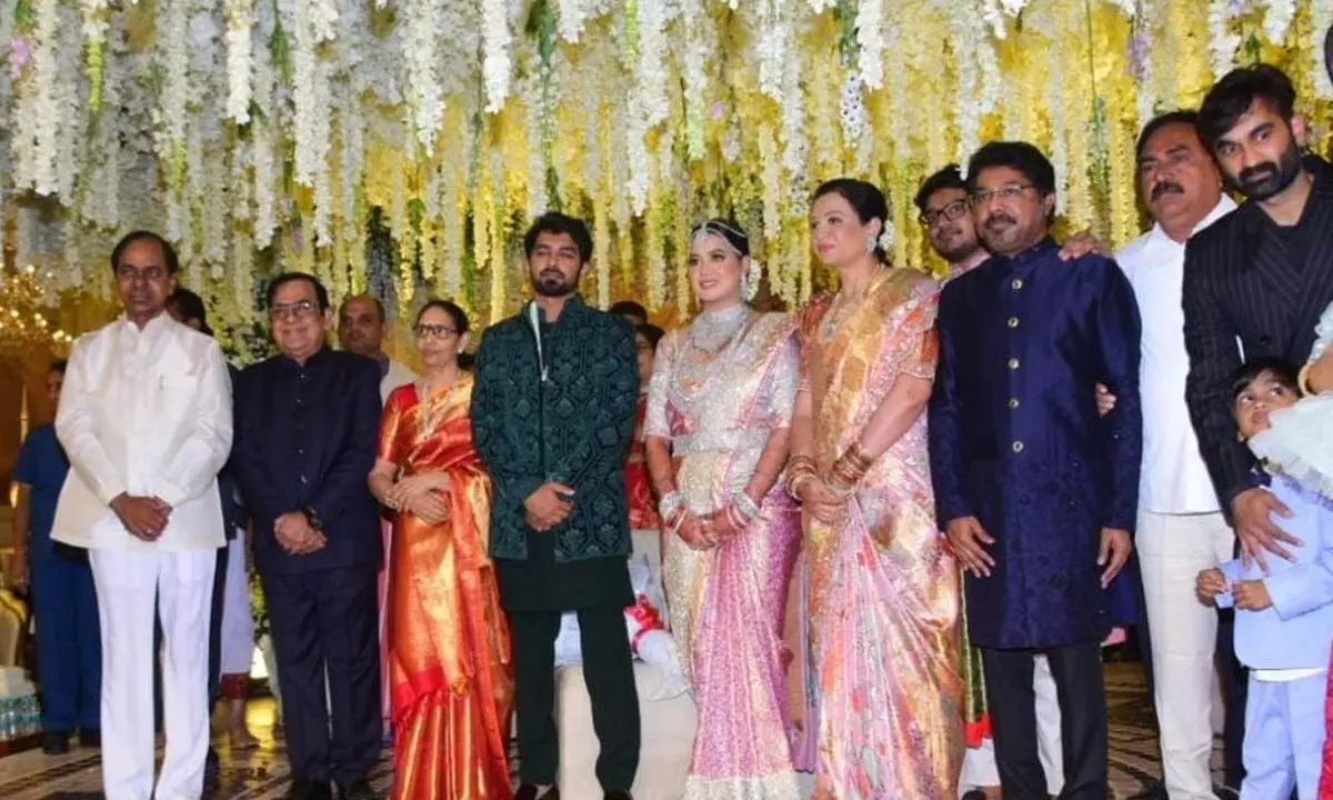 KCR attends top comedian Sons marriage in Hyderabad