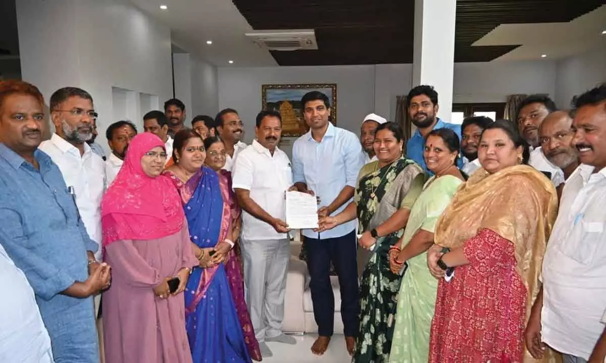 Guntur: MP Lavu Sri Krishnadevarayulu assures help in RUB, ROB construction