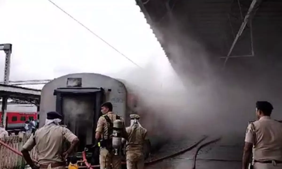 Fire erupts in Udyan Express after reaching B’luru railway station, no casualties