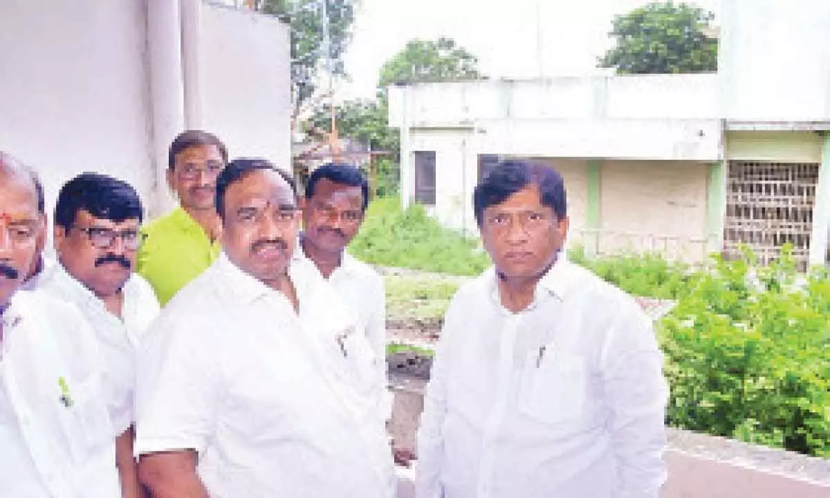 Karimnagar: Modi govt’s anti-people policies killing public institutions says Vinod Kumar