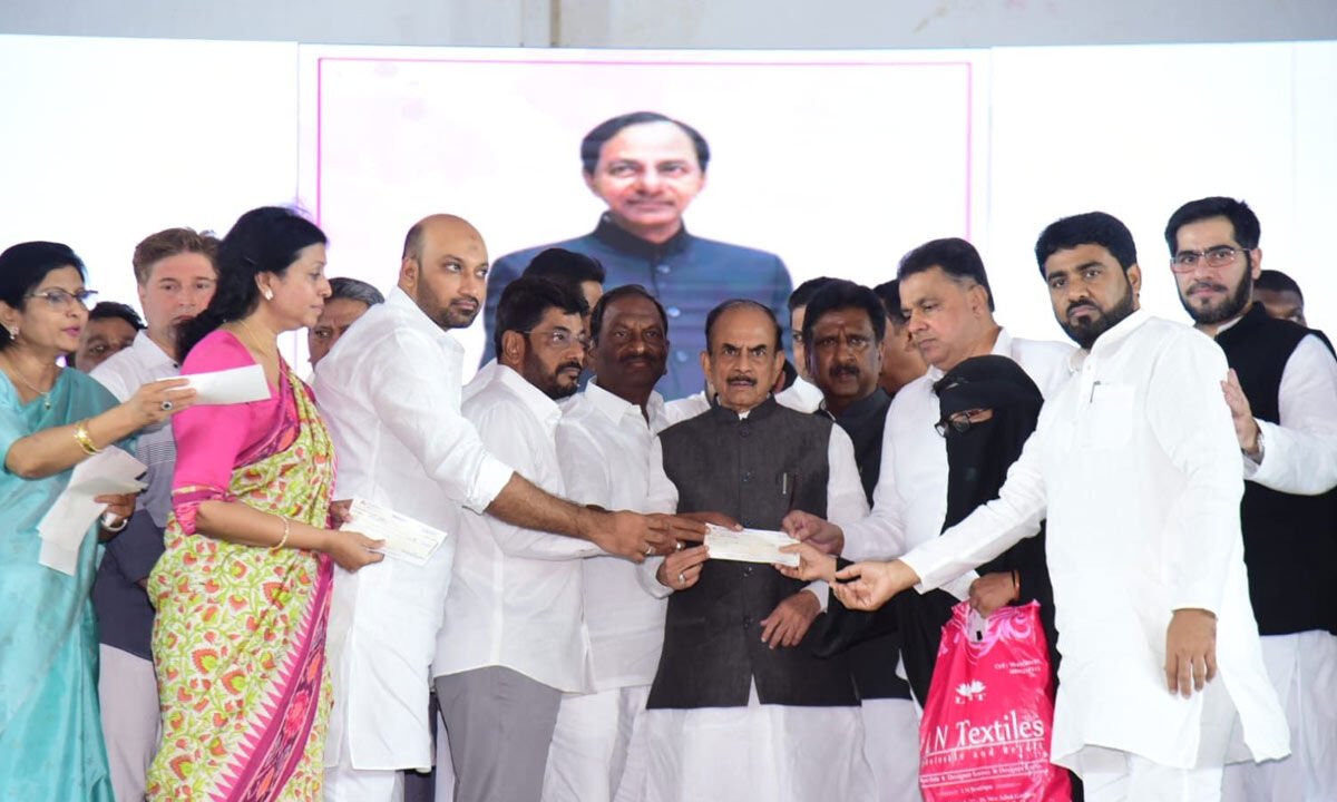 Telangana Rs 1 Lakh Minority Bandhu Scheme Rolled Out With Fanfare telangana-rs-1-lakh-minority-bandhu-scheme-rolled-out-with-fanfare