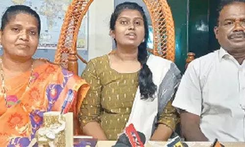 Shaik Aaisha with her parents Ahmad Basha and Gousia.