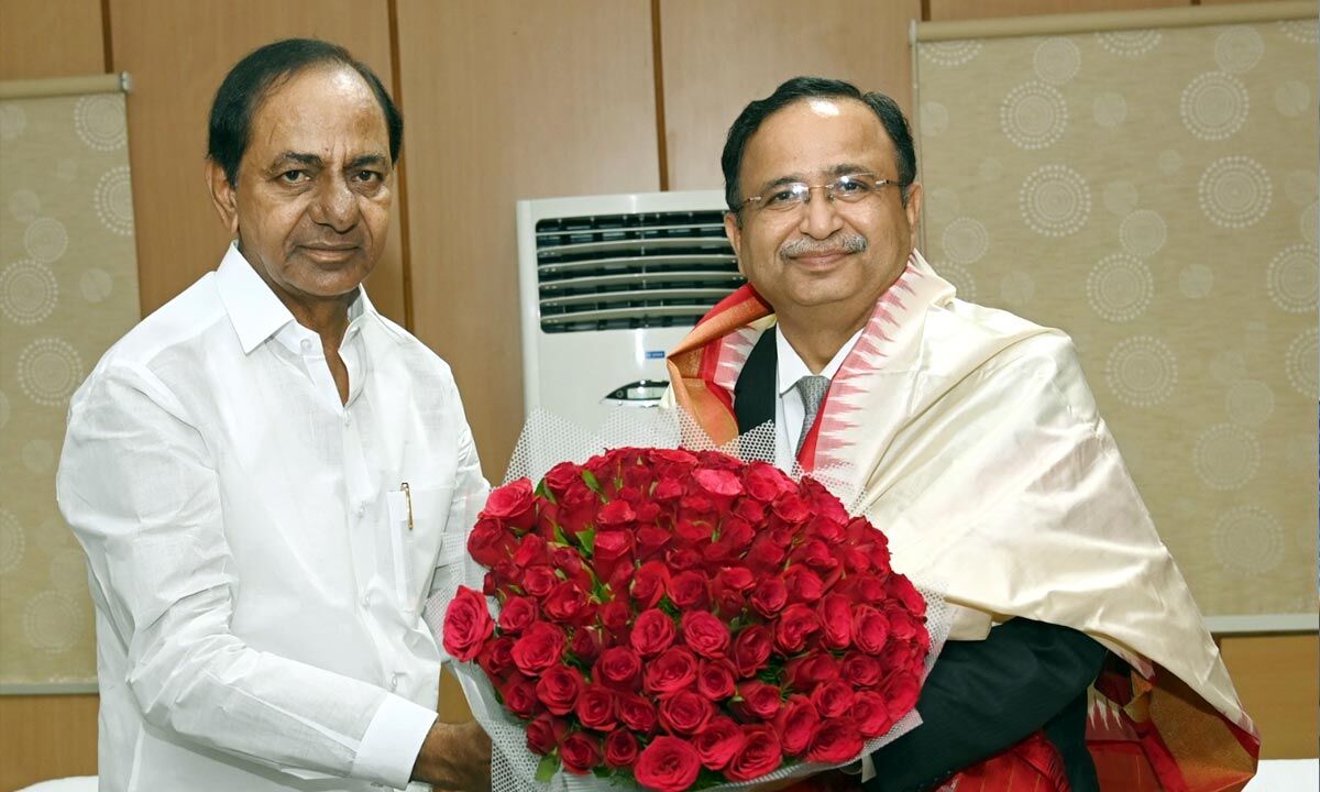 CM KCR meets High Court Chief Justice