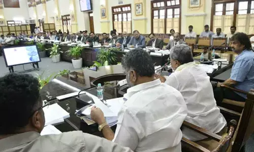 Not with superstitious minds, but equip graduates with scientific temperament, Karnataka CM tells VCs