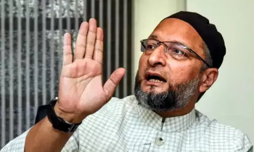 Eyeing large muslim vote bank , KCR announces friendly alliance with AIMIM in elections