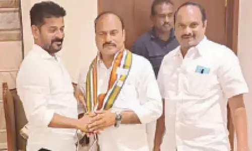 Hyderabad: Irked Khanapur BRS MLA Rekha Naik husband joins Congress