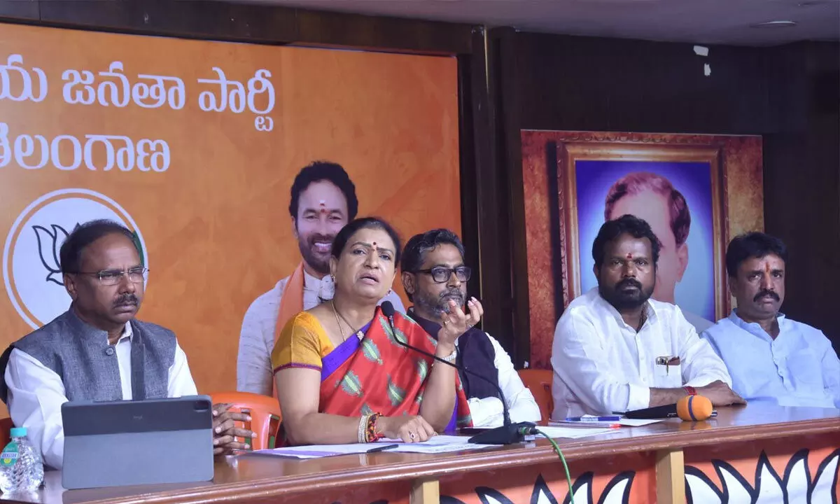 DK Aruna exposes Kavitha’s fake protest over women’s quota