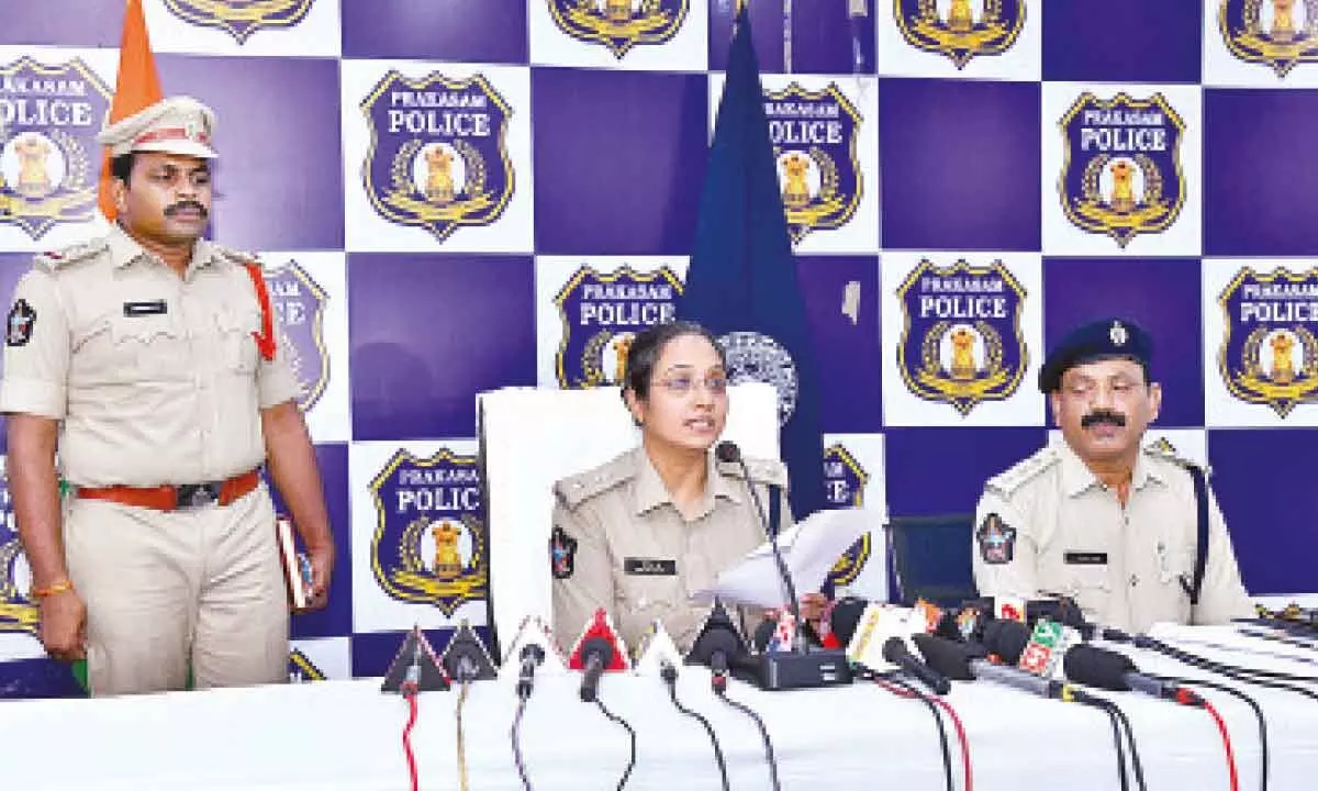 Prakasam SP Malika Garg giving details about the arrest of the accused in the murder case at DPO Ongole on Tuesday