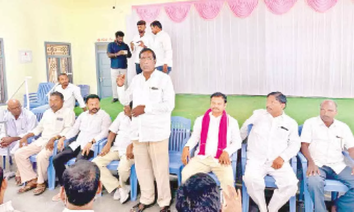 Devarakonda Municipal Chairman Allampally Narasimha addressing in Dissidence leaders meeting held  in Devarakonda