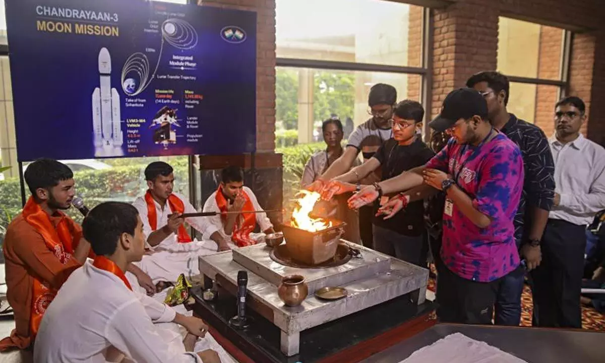American University in NOIDA joins Havan for Chandrayaan 3 success