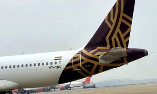 Delhi: Major tragedy averted as two planes given go ahead to take-off, land at same time (Lead)
